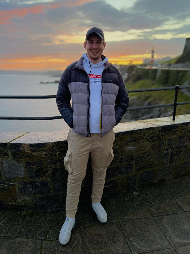 Professionals looking for 2 Bed Property Main Photo