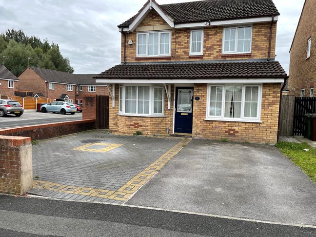 Double Room in a shared house, Sandybrook Drive Main Photo
