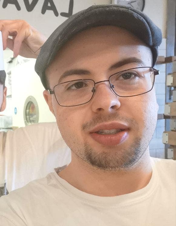 I am a profesional male 28.  Main Photo