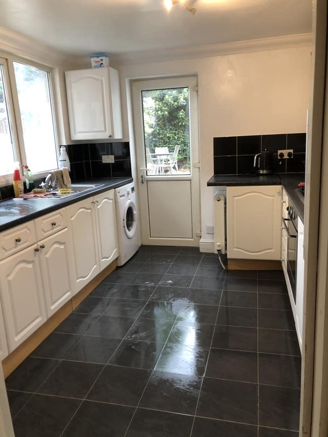 1 Double Bedroom available to rent  Main Photo