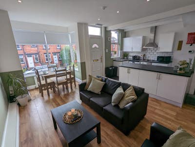 *Cosy Double in Modern House Share!* Main Photo