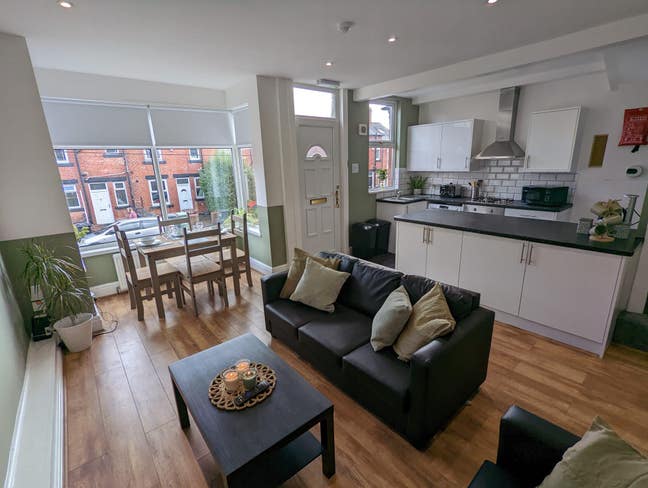 *Cosy Double in Modern House Share!* Main Photo