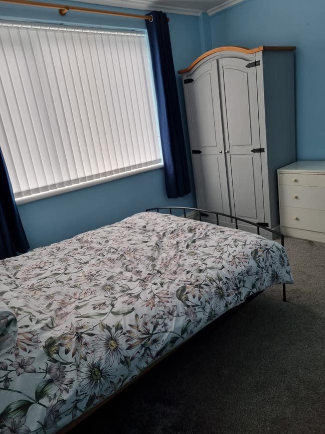 Double room in a family home Main Photo