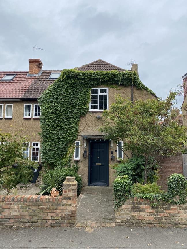 Beautiful large double room Bills included -Ealing Main Photo