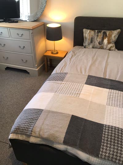 Lovely Single Room  Main Photo