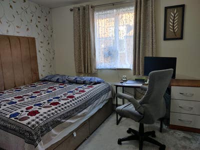 One Double Bedroom to Rent/Share Main Photo