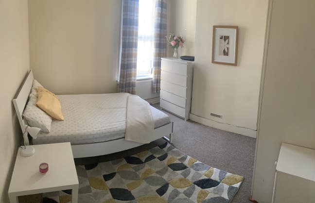 Lovely Double Room Ashburnham Road (October 1ST) Main Photo
