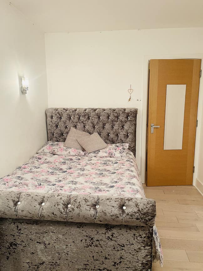 Room for rent in East Grinstead  Main Photo