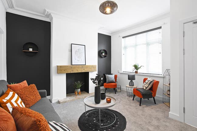 Located Close to Hospital - Contemporary Ensuite  Main Photo