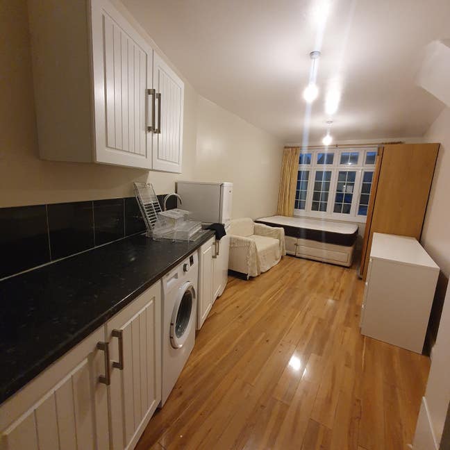 Studio flat for rent near Hatton Cross Main Photo