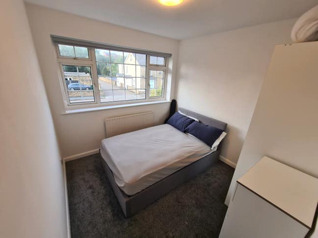 Great location; close to station & town centre Main Photo