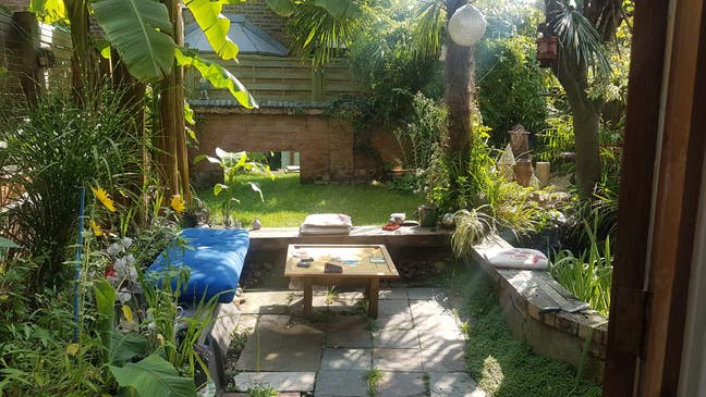 Quiet furnished double room overlooking garden Main Photo