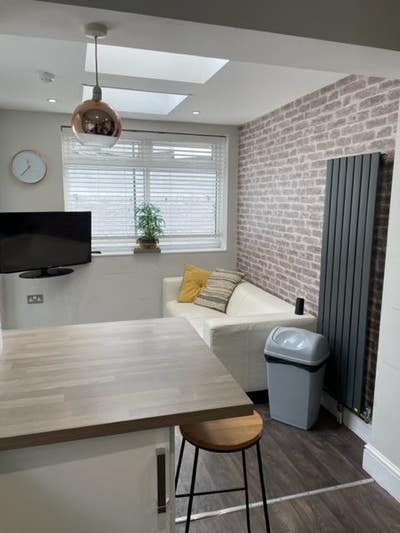 Lovely Bright House close to all amenities  Main Photo