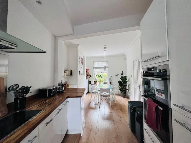 Houseshare for 30+ in Hackney! (Bills included!) Main Photo