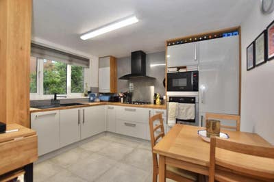 1 Bed Flat - Oval/Kennington - Furnished Main Photo