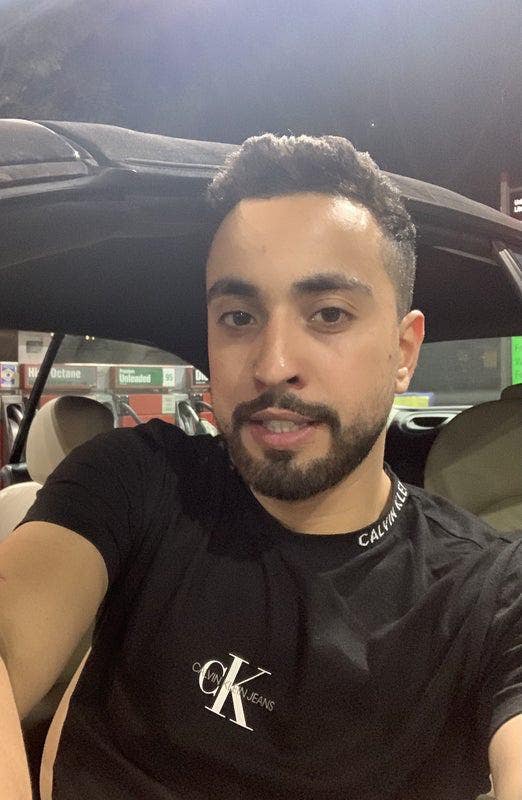 I am a professional male aged 29. I am lookin... Main Photo