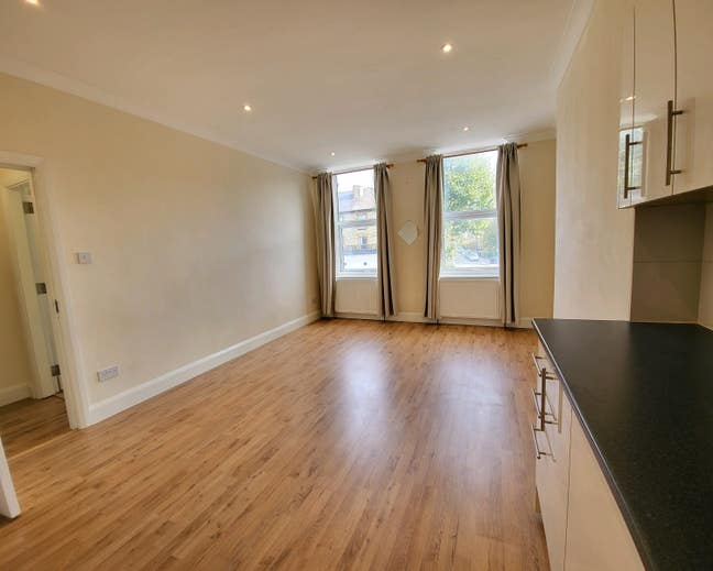 Cricklwood,Entire two  bedroom flat to let  clos Main Photo