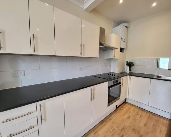 A 2 bedroom flat close to Cricklewood Station  Main Photo