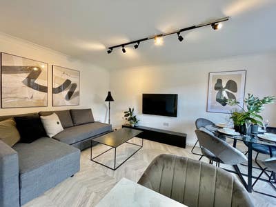 Single  NR5  available now - Parking (22B-C) Main Photo