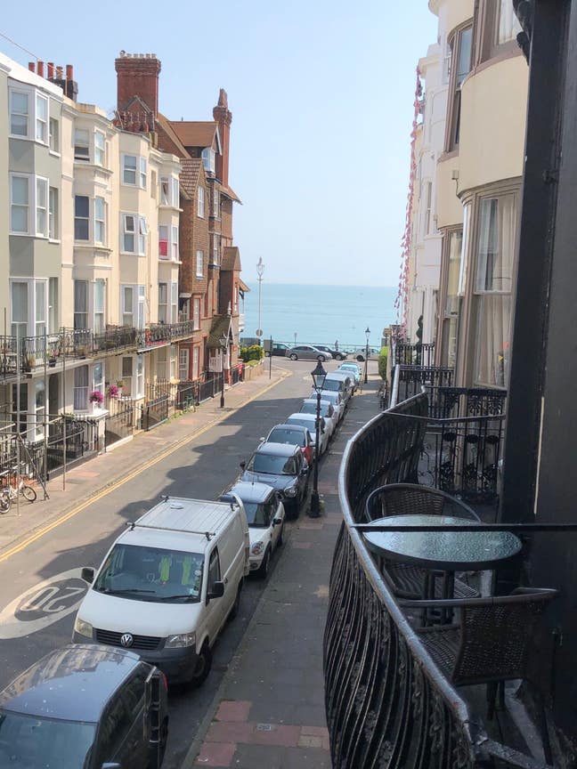 Kemptown Spacious room available, shared kitchen Main Photo