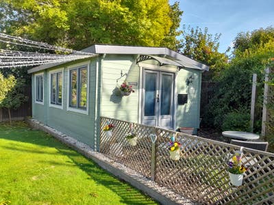 2 Week Let Only! Self Contained Annexe in Garden Main Photo