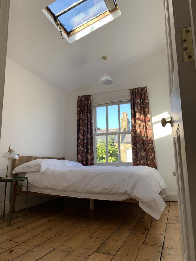 Beautiful double bedroom in dreamy house ! Main Photo