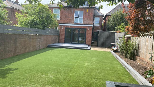 Room in fab house Main Photo