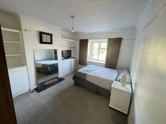Big Double room Motspur Park (Males) Main Photo