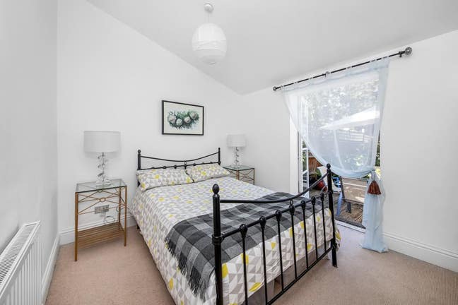 Double room with it's own SE facing garden access Main Photo