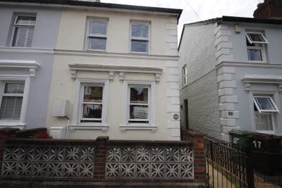 Room available in great location!  Main Photo