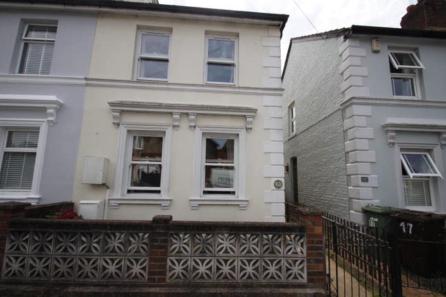 Room available in great location!  Main Photo