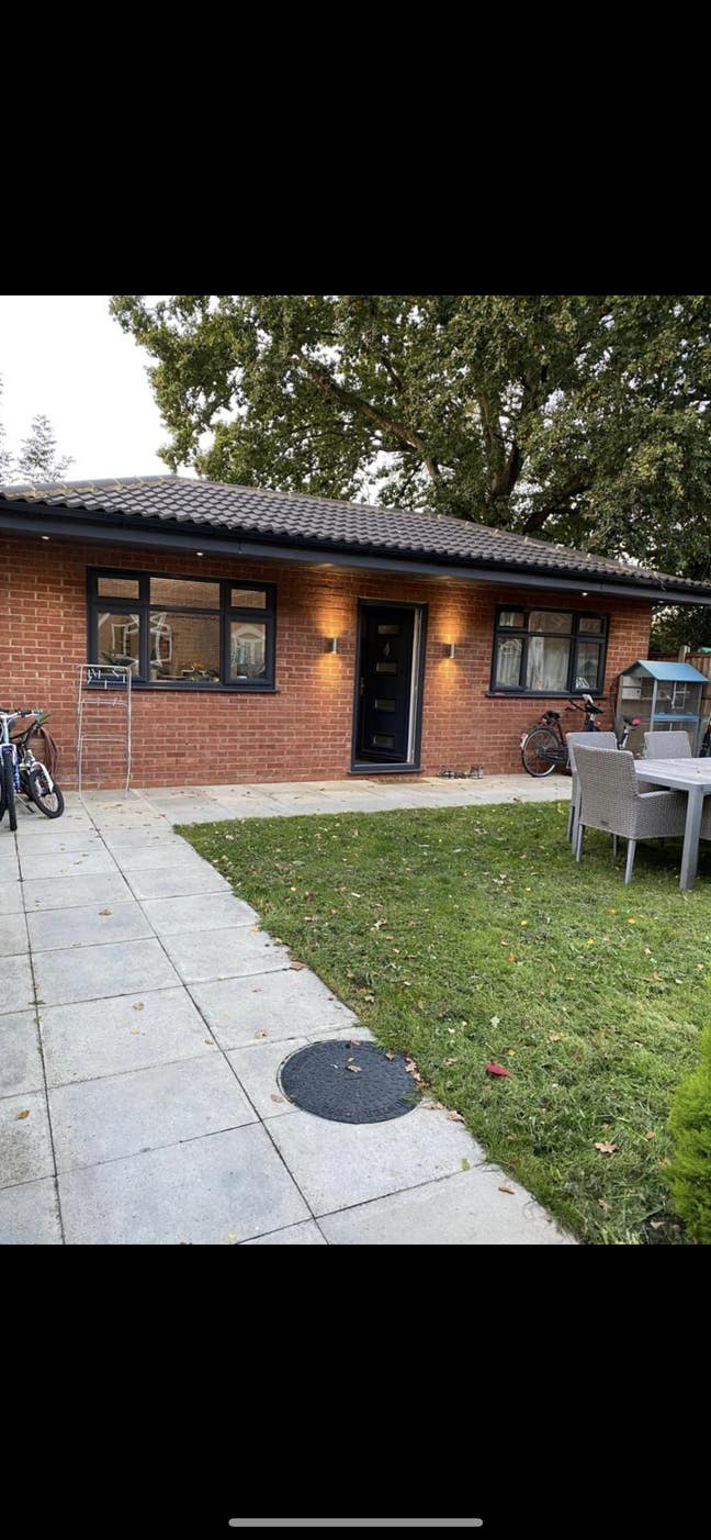 1 bedroom bungalow / annex to let in Woking Main Photo