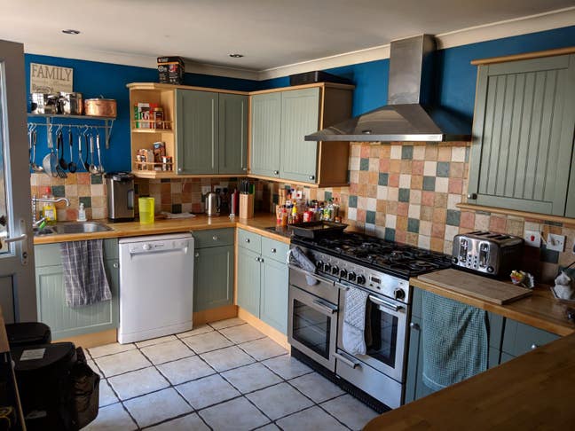 Single room in sociable house from 23rd November  Main Photo