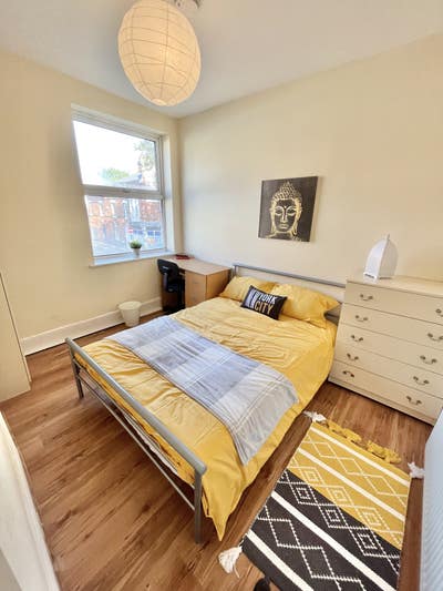 🏠 On The High St in SELLY OAK. Nr QE, Shops & Bars Main Photo