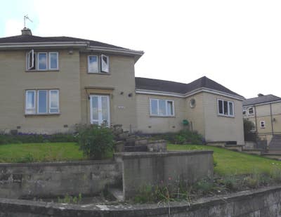 Double room in spacious house close to city centre Main Photo