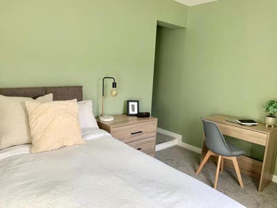 - NEW double room - City location Available now!  Main Photo