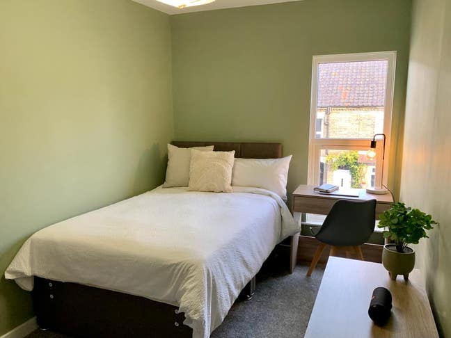 - NEW double room - City location Available now!  Main Photo