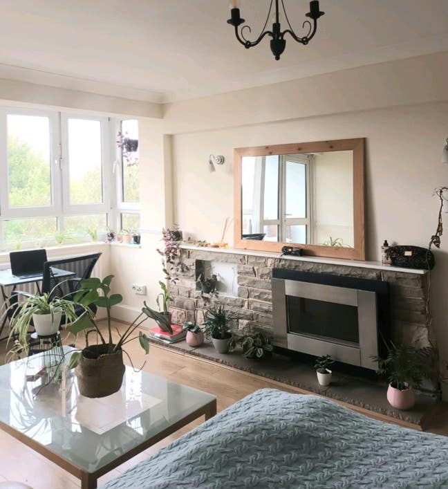 Zone 1 room for September-Nov, flexible dates  Main Photo