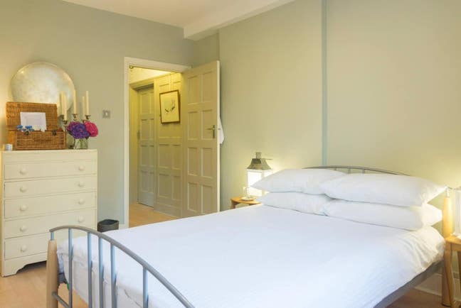 Double bedroom in London Fields  Main Photo