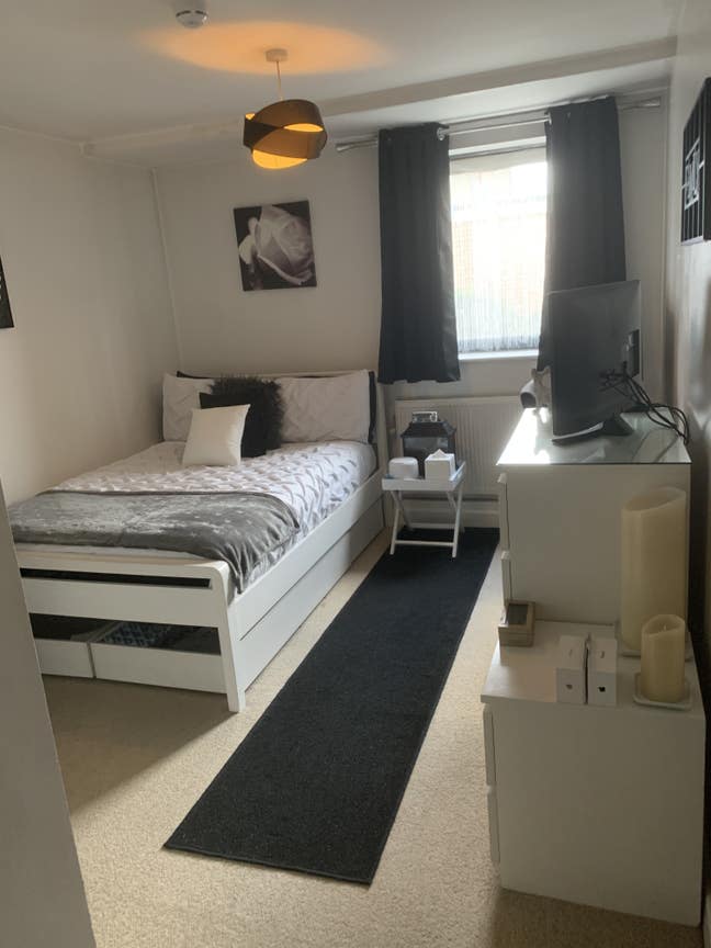  Lovely Double Room for mature lodger Main Photo