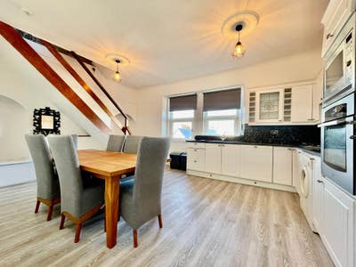 Professional House Share - Bishops Place - 1 Room Main Photo