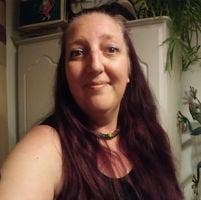 Professional female looking for room  Main Photo