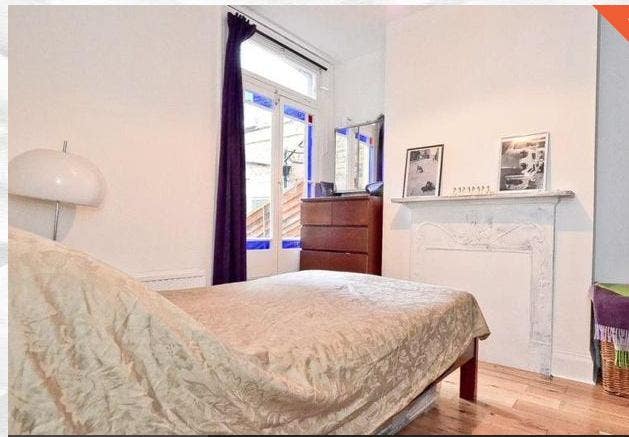 Room - with Mostly Exclusive Occupancy of the Flat Main Photo