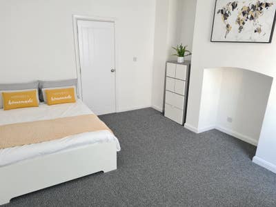 Wakefield City Centre – Great Rooms - Bills Inc Main Photo