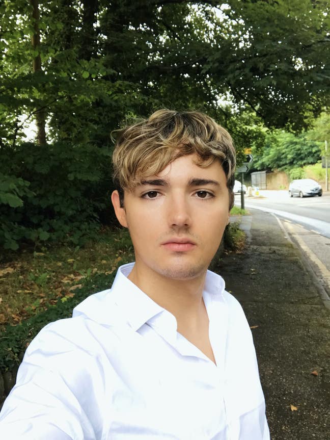 I am a professional male aged 28. I am lookin... Main Photo