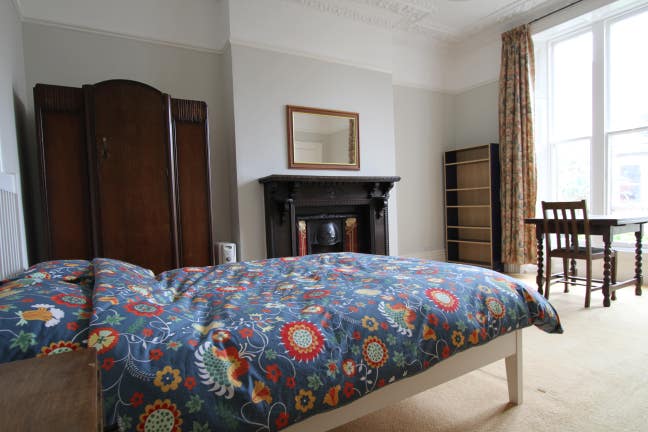 Rare Find, Room in Perfect Location Main Photo