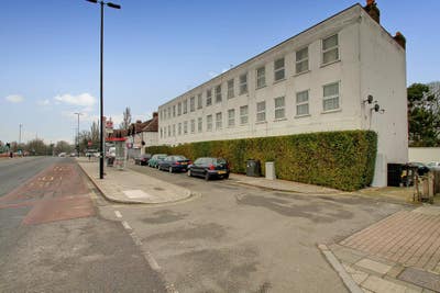 Amazing Rooms to let in Greenford Road Greenford Main Photo