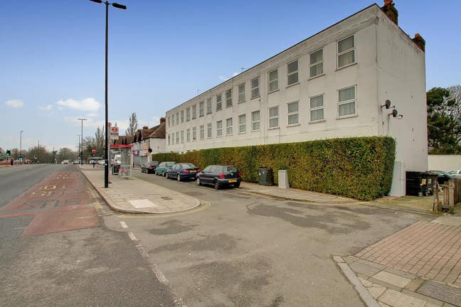 Amazing Rooms to let in Greenford Road Greenford Main Photo