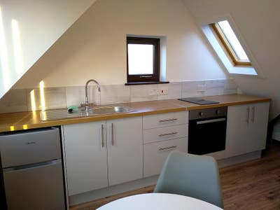 ⭐️ Two Studio Flats ⭐️ Central Newmarket Main Photo