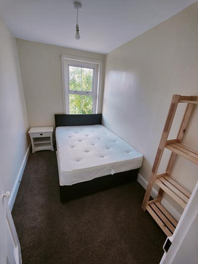 4x rooms Durrington Wiltshire bill inc Main Photo